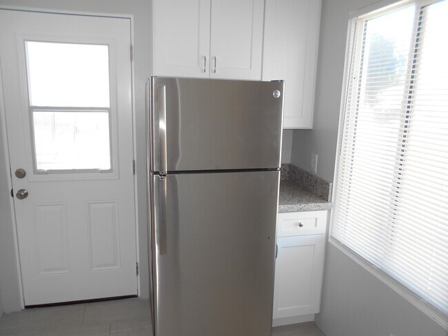 2085 Abbott St San Diego, CA 92107 photo 3