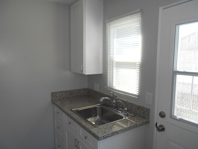 2085 Abbott St San Diego, CA 92107 photo 5