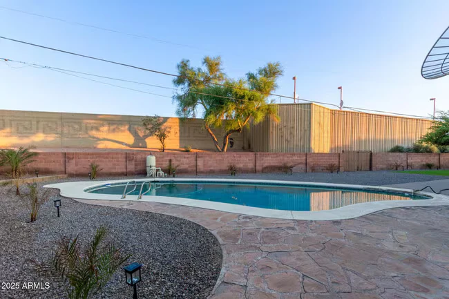 319 E Riviera Dr Tempe, AZ 85282 photo 2