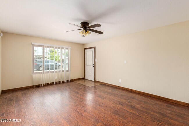 319 E Riviera Dr Tempe, AZ 85282 photo 5