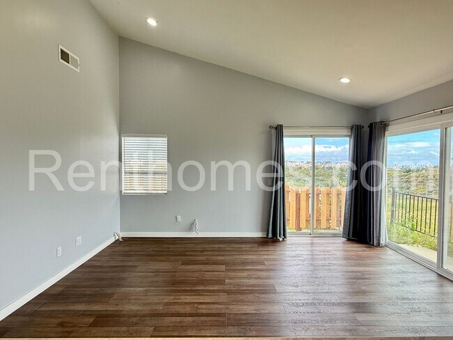 1410 Shoshone St Oceanside, CA 92058 photo 4