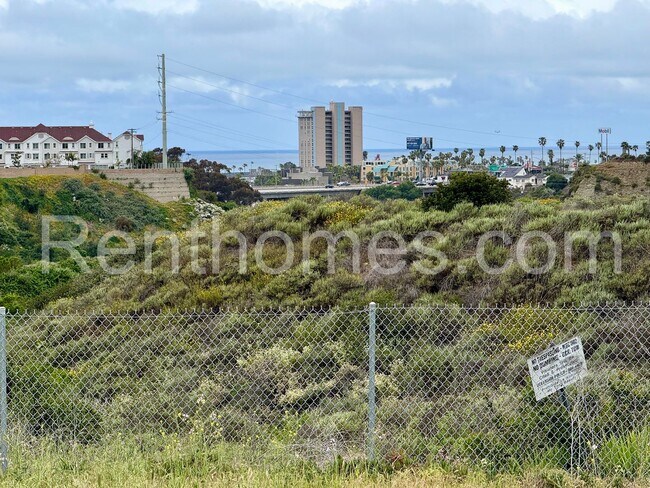 1410 Shoshone St Oceanside, CA 92058 photo 3