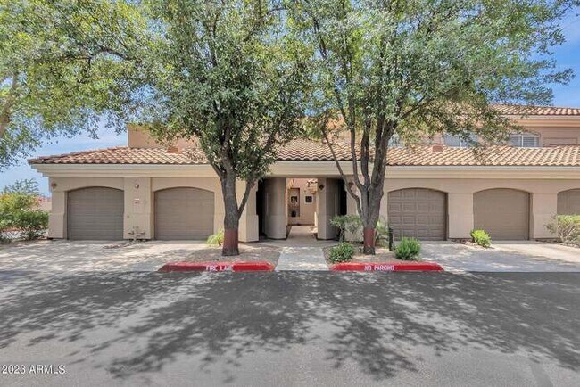 8653 E Royal Palm Rd Scottsdale, AZ 85258 photo 3
