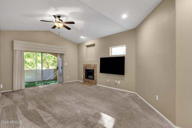8653 E Royal Palm Rd Scottsdale, AZ 85258 photo 2