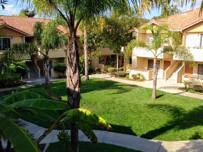 374 Moss St Chula Vista, CA 91911 photo 2