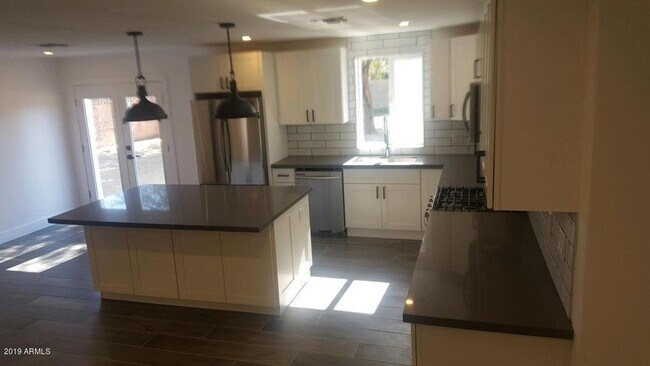2241 E Heatherbrae Dr Phoenix, AZ 85016 photo 4