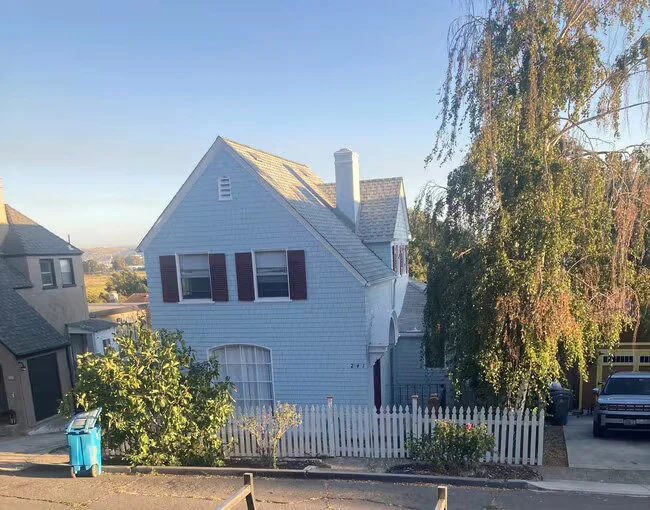241 B St Vallejo, CA 94590 photo 4