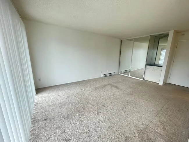7 Commodore Dr Emeryville, CA 94608 photo 3