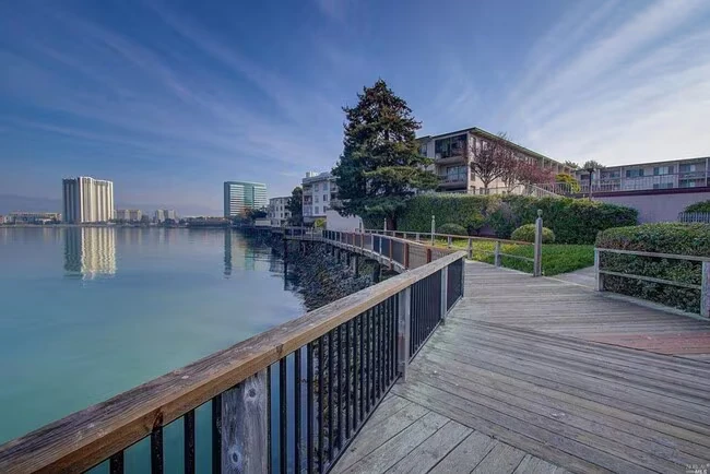 7 Commodore Dr Emeryville, CA 94608 photo 2