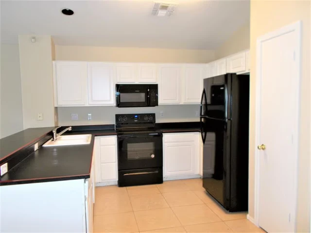 3324 N 83rd Dr photo 4