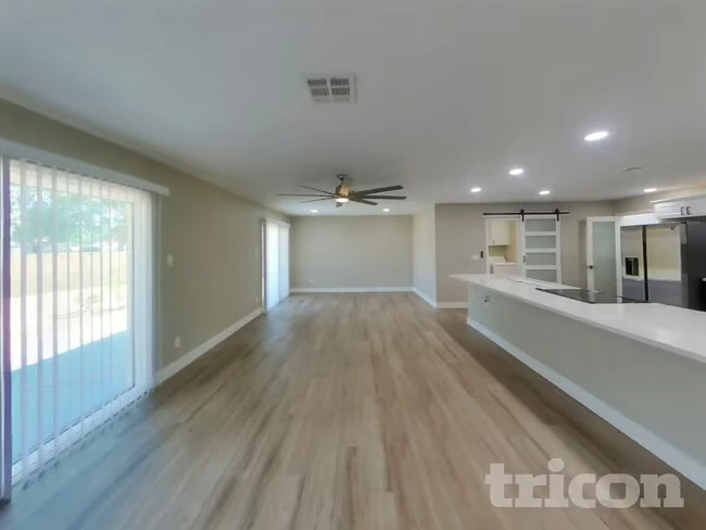 4820 W Hayward Ave Glendale, AZ 85301 photo 2