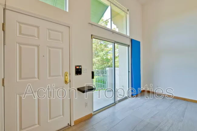 158 Holly Ct Mountain View, CA 94043 photo 3