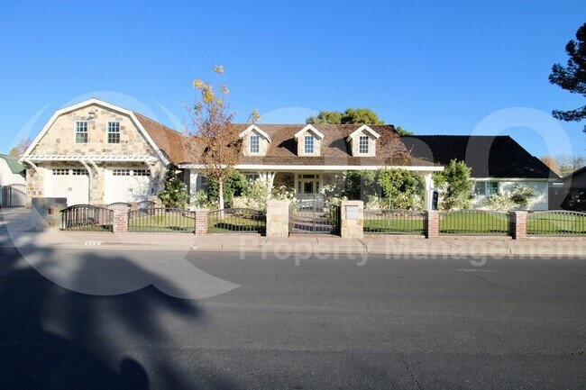 455 N 39th Way Mesa, AZ 85205 photo 2