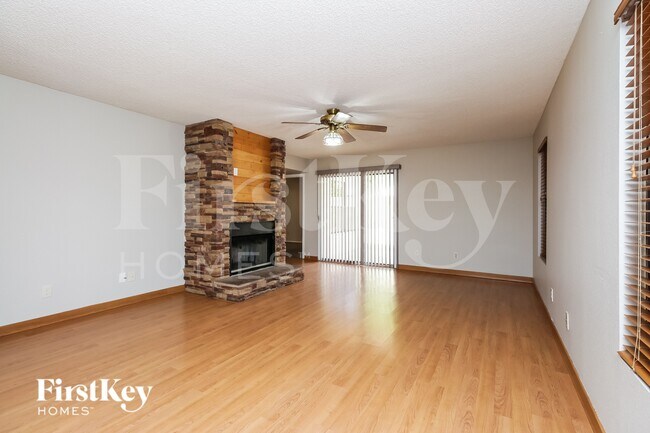 6410 W Townley Ave Glendale, AZ 85302 photo 2