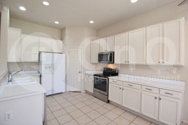 1445 S Park Grove Cir Gilbert, AZ 85296 photo 4