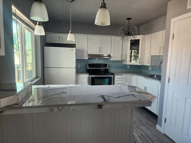 317 S Stapley Dr Mesa, AZ 85204 photo 3