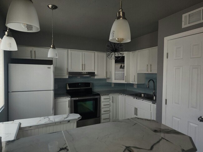 317 S Stapley Dr Mesa, AZ 85204 photo 4
