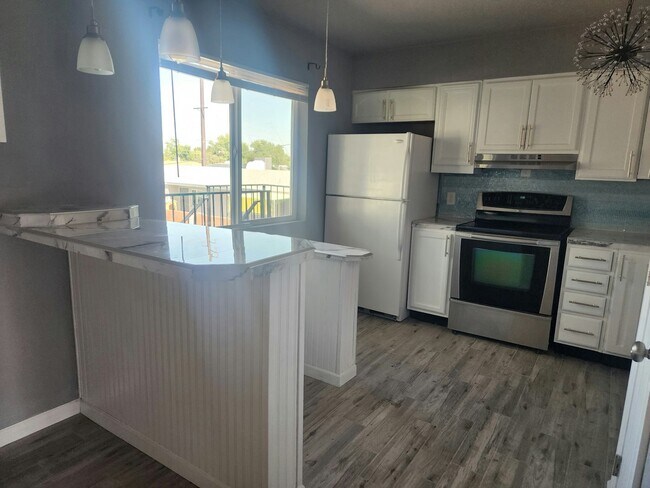 317 S Stapley Dr Mesa, AZ 85204 photo 2