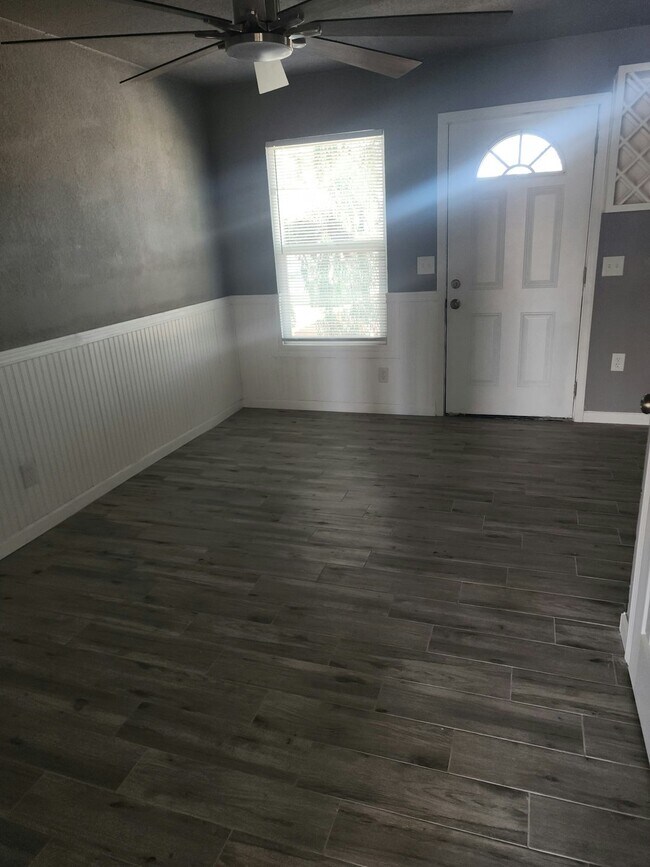 317 S Stapley Dr Mesa, AZ 85204 photo 5