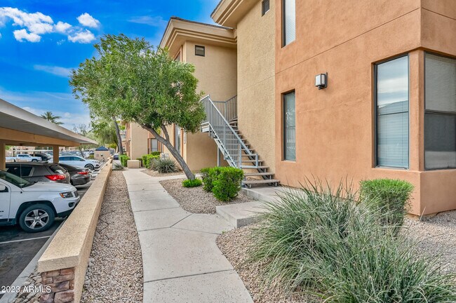 6900 E Princess Dr Phoenix, AZ 85054