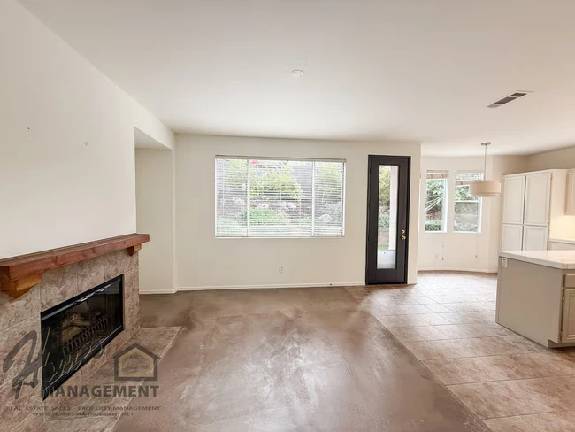 6890 Camino De Amigos Carlsbad, CA 92009 photo 5