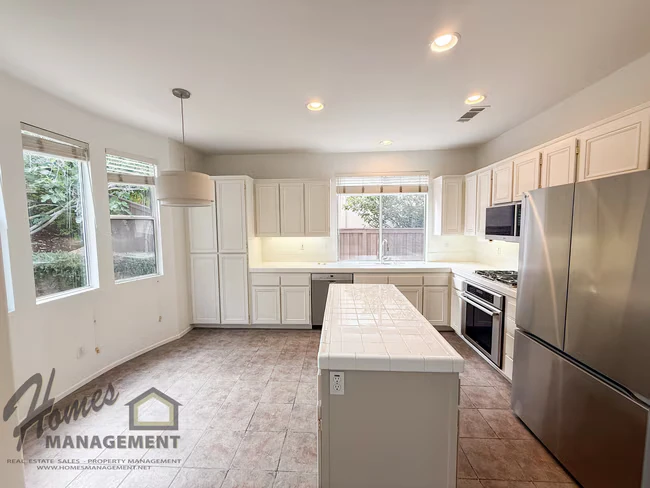 6890 Camino De Amigos Carlsbad, CA 92009 photo 2