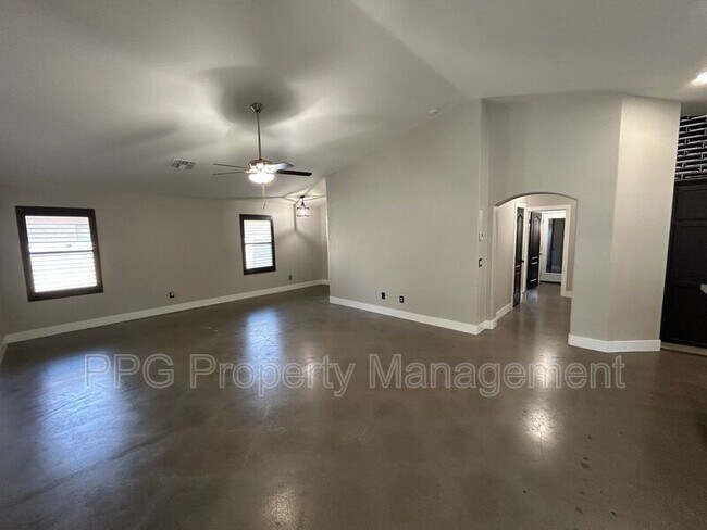 13932 W Mauna Loa Ln Surprise, AZ 85379 photo 5