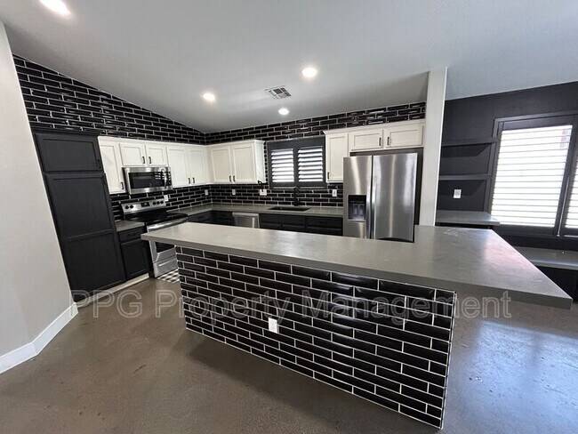 13932 W Mauna Loa Ln Surprise, AZ 85379 photo 3
