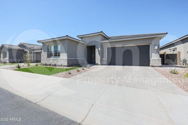 2830 E Pike St Phoenix, AZ 85024 photo 2