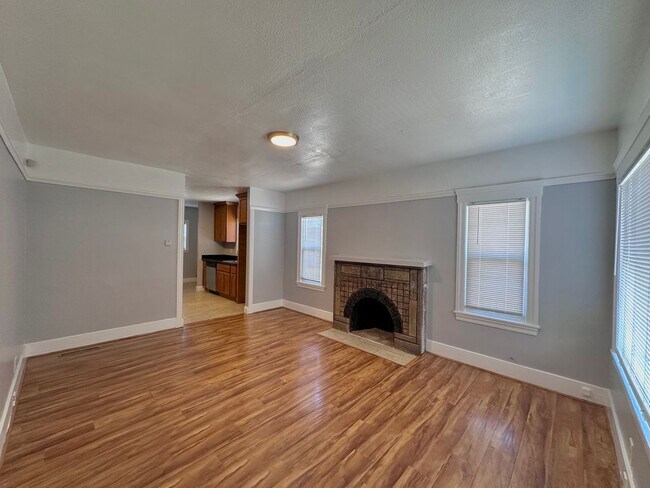 7001 Orral St Oakland, CA 94621 photo 4