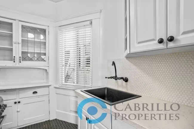 401 E Juniper St San Diego, CA 92101 photo 4