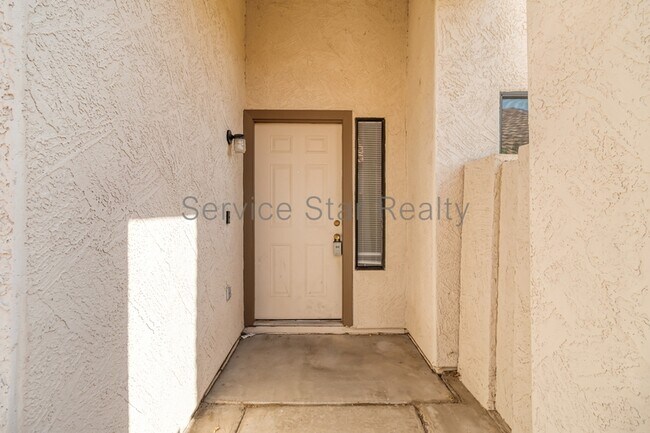 545 S Danyell Dr Chandler, AZ 85225 photo 3
