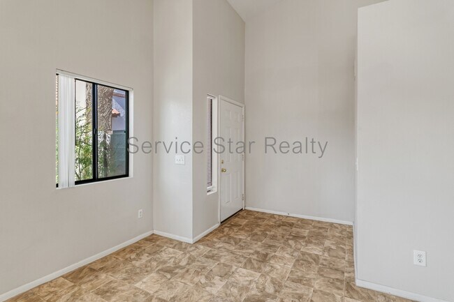 545 S Danyell Dr Chandler, AZ 85225 photo 4