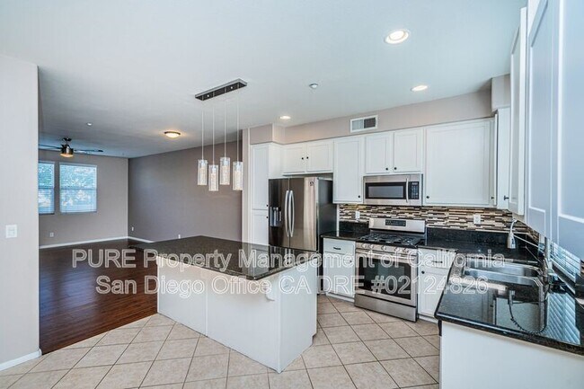 708 Paradise Way National City, CA 91950