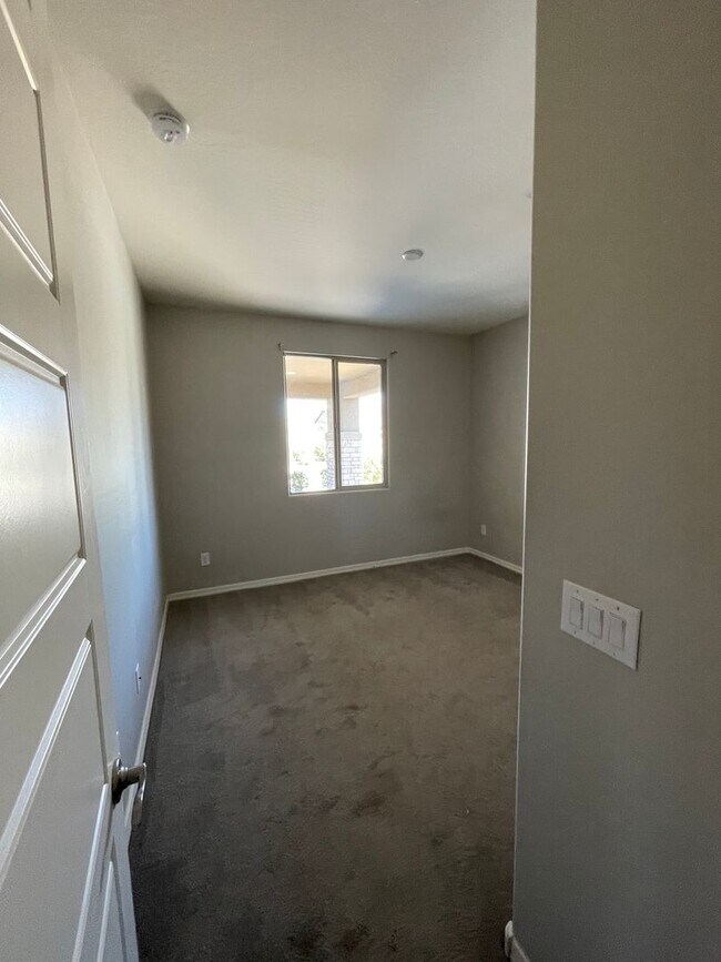 16839 W Woodlands Ave Goodyear, AZ 85338 photo 4