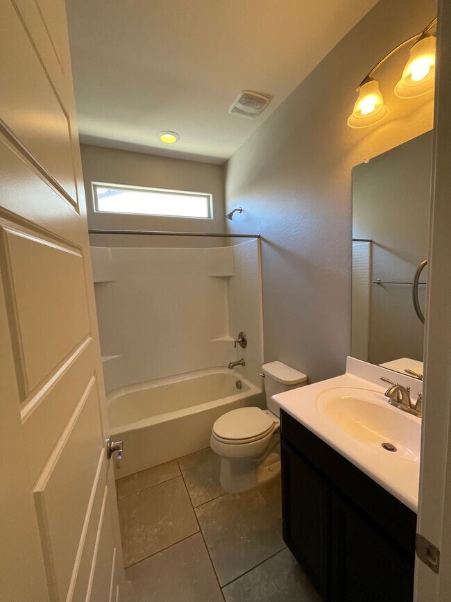 16839 W Woodlands Ave Goodyear, AZ 85338 photo 5