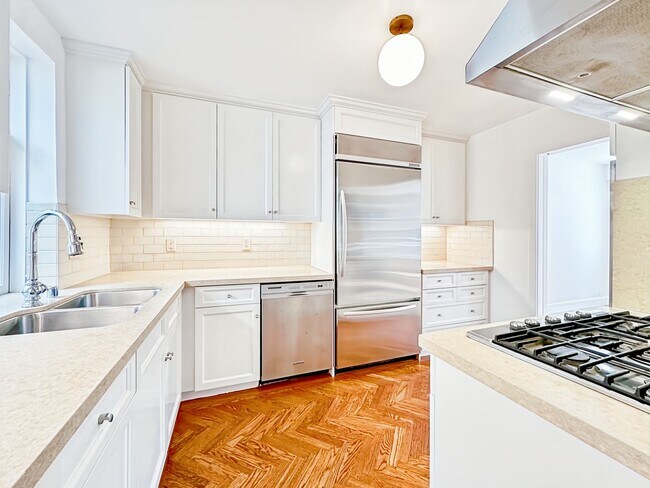 2999 Pacific Ave San Francisco, CA 94115 photo 5