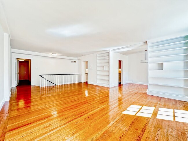 2999 Pacific Ave San Francisco, CA 94115 photo 2