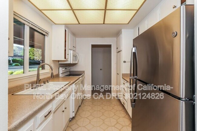 335 Belhaven Cir Santa Rosa, CA 95409 photo 3