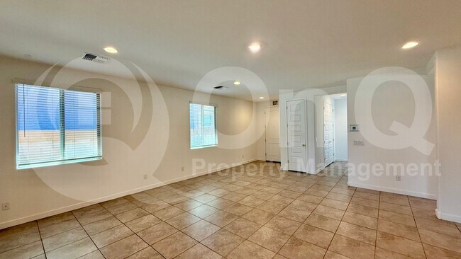 6342 W Raymond St Phoenix, AZ 85043 photo 4