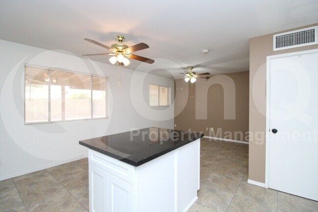 4031 W El Camino Dr Phoenix, AZ 85051 photo 4