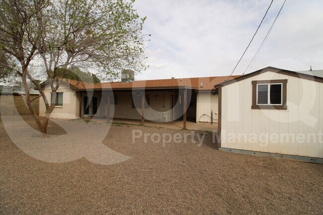 4031 W El Camino Dr Phoenix, AZ 85051 photo 2
