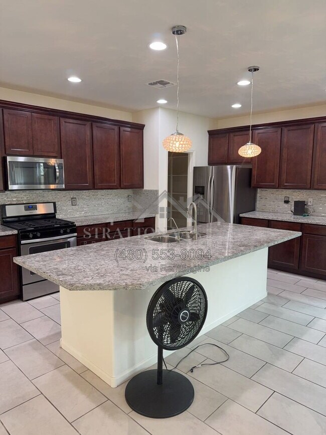 12134 W Desert Moon Way Peoria, AZ 85383 photo 2