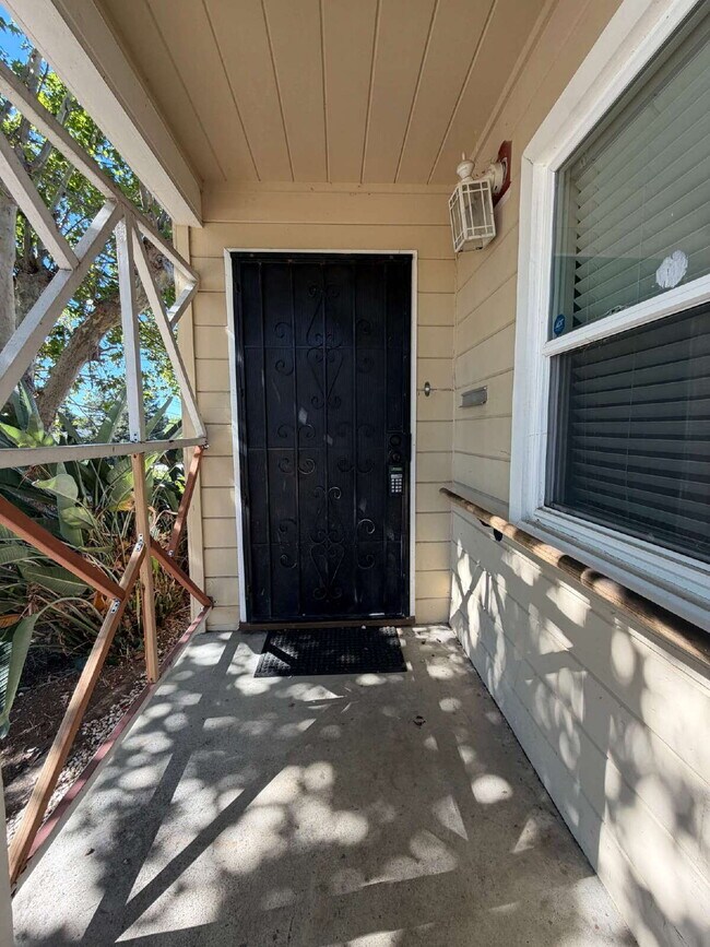 638 Palm Ave Martinez, CA 94553 photo 2