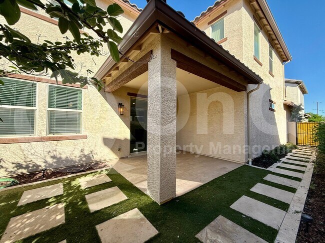 16525 W Jenan Dr Surprise, AZ 85388 photo 3