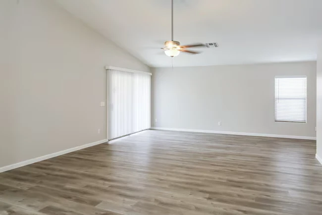 7334 W Lamar Rd Glendale, AZ 85303 photo 3