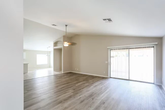 7334 W Lamar Rd Glendale, AZ 85303 photo 4