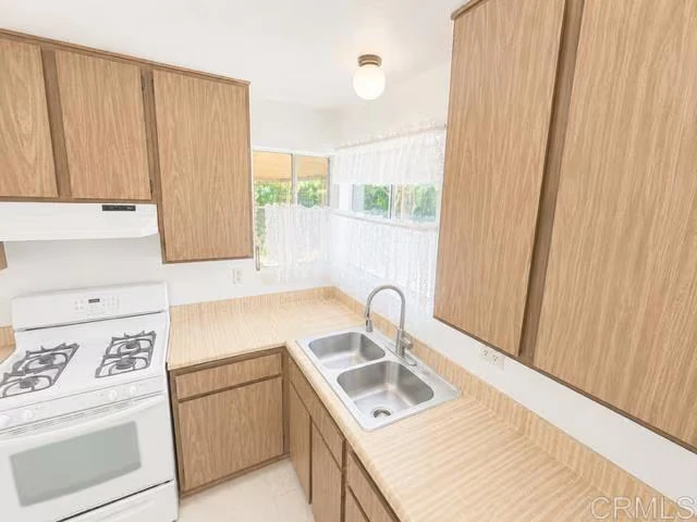 1527 Temple Heights Dr Oceanside, CA 92056 photo 5