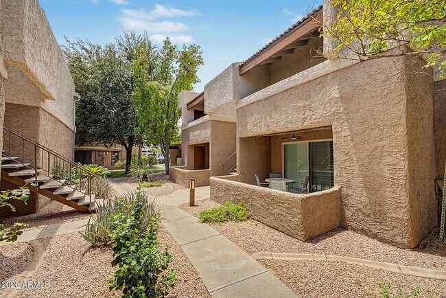 4554 E Paradise Village Pky N Phoenix, AZ 85032