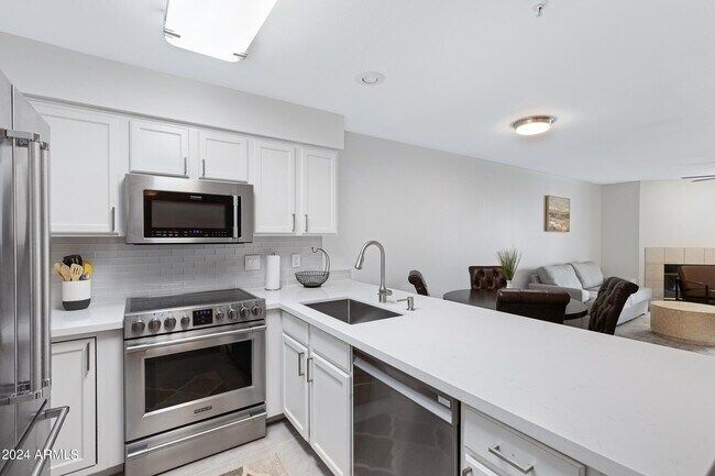 10080 E Mountainview Lake Dr Scottsdale, AZ 85258 photo 2